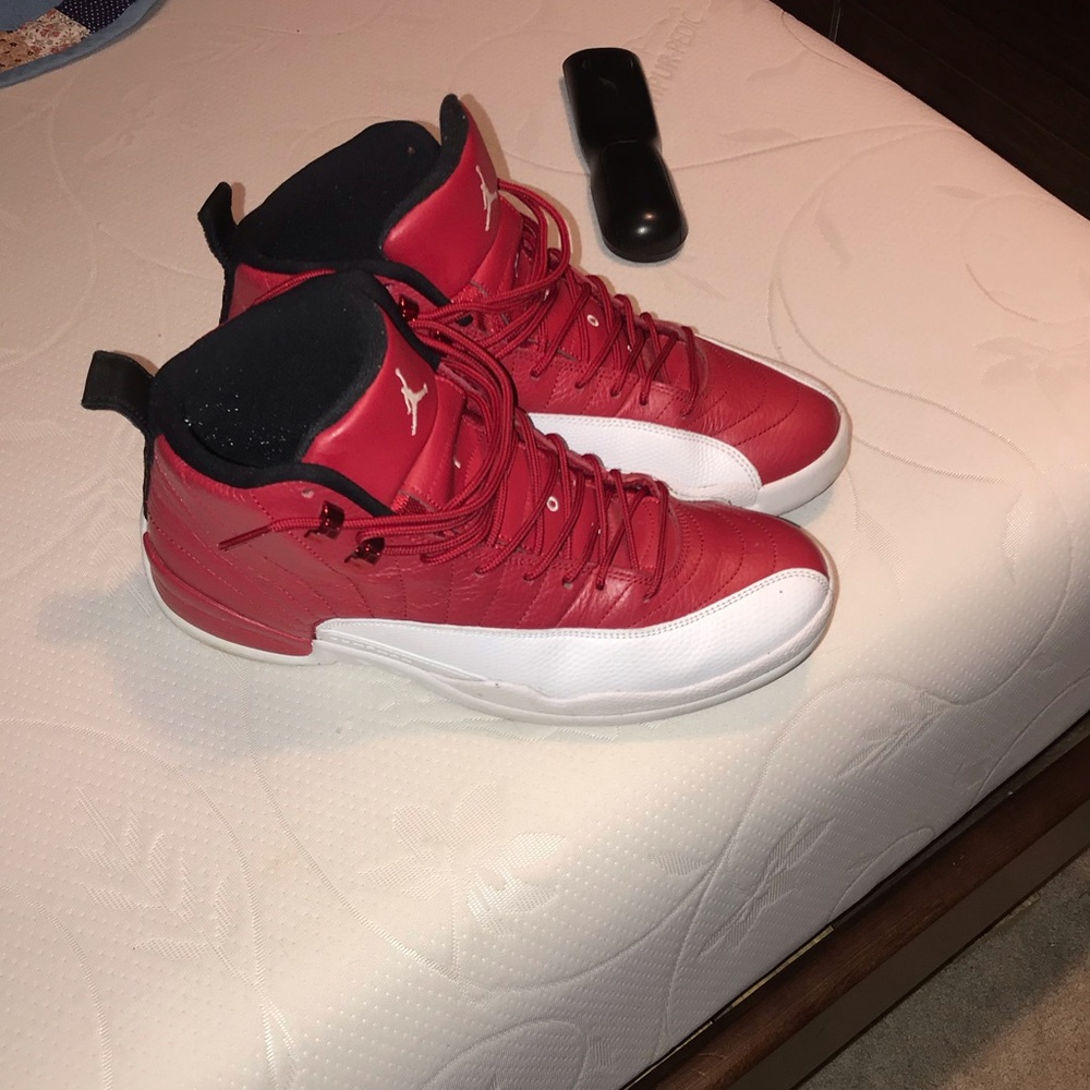 Air Jordan 12 retro gym reds
